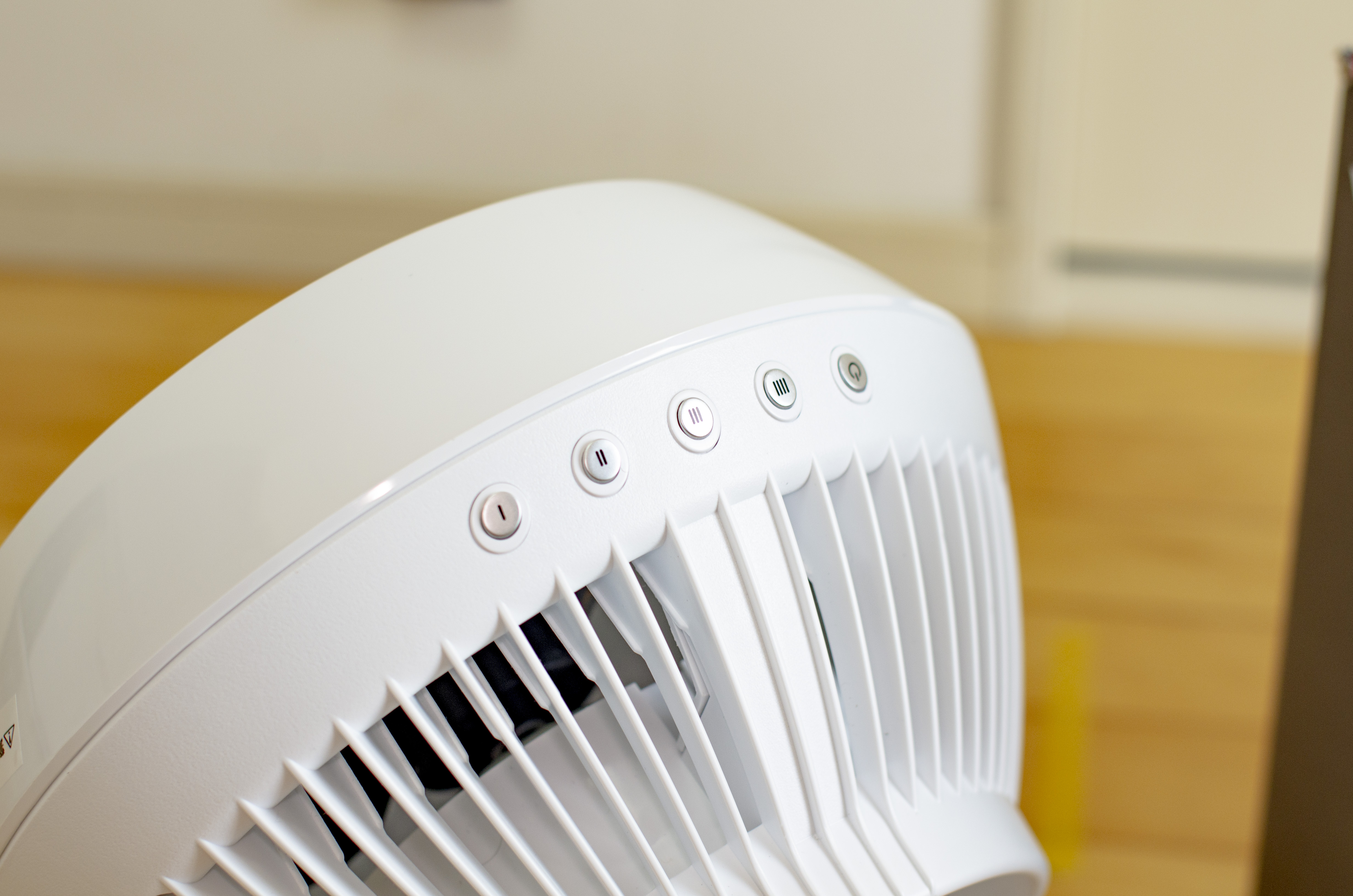 サーキュレーター「VORNADO（ボルネード）660-JP」の風量を調節するボタン部分の画像